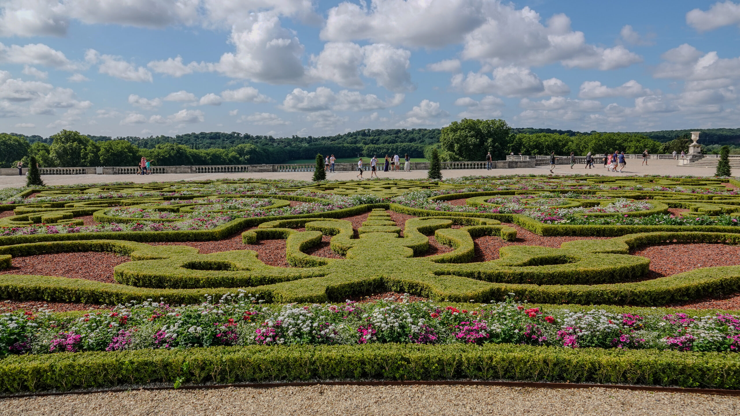 Image du parterre du Midi au chateau de Versaille.
