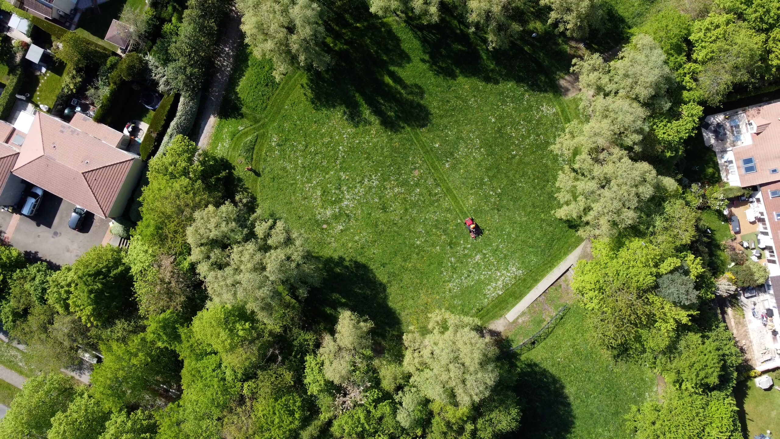 Entretien des espaces verts résidentiels 2 entretien villaroy guyancourt scaled